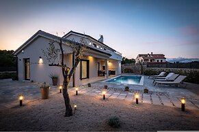 Holiday House Jewel With Private Pool