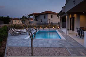 Holiday House Jewel With Private Pool