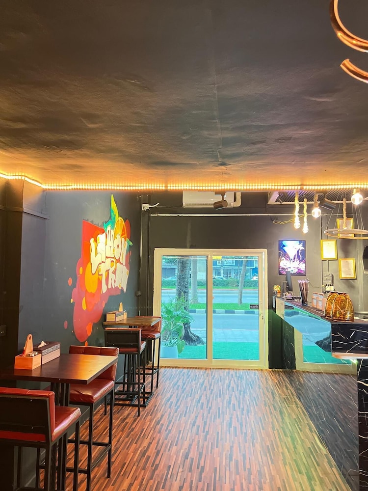 Lemon Tree Khaosan Hostel