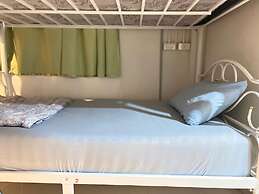 Lemon Tree Khaosan Hostel
