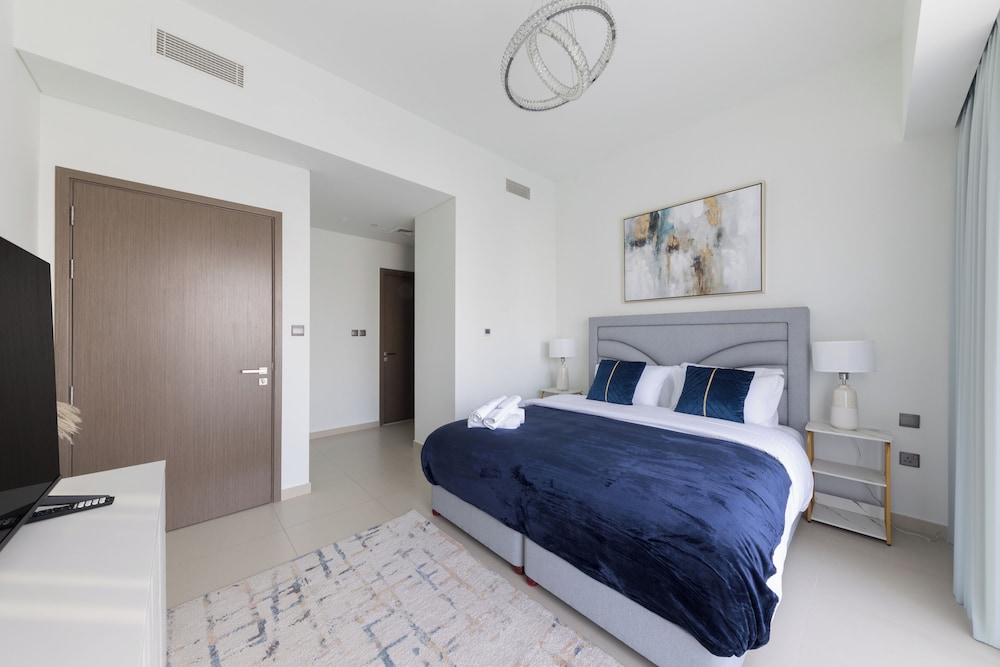 Spacious Elegant 3BR Urban Retreat