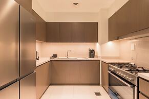 Spacious Elegant 3BR Urban Retreat