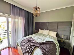 Caparica Surf Retreat