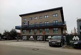 Hira Boarding Aparthotel