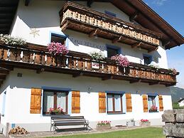 Apartment With a Shared Sauna in Bichlbach