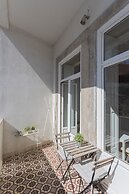 Liiiving in Porto-Silver Light Apartment