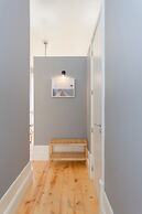 Liiiving in Porto-Silver Light Apartment