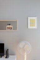 Liiiving in Porto-Silver Light Apartment