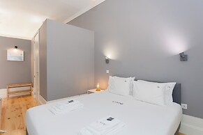 Liiiving in Porto-Silver Light Apartment