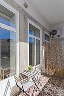 Liiiving in Porto-Silver Light Apartment