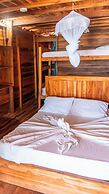 The Mompe Hostal Beach