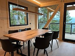 Superior Chalet With Sauna and hot tub