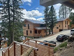 Superior Chalet With Sauna and hot tub