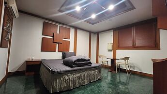 Gumi TwoYa Motel