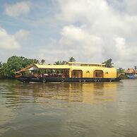 Kumarakom Tharavadu - Heritage Hotel