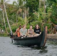 Kumarakom Tharavadu - Heritage Hotel