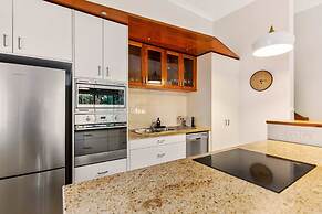 Melaleuca Hideaway - Beach Pool Free Parking