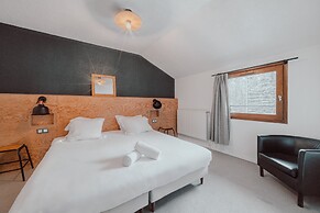 Alpeen Hotel