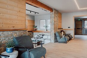 Alpeen Hotel