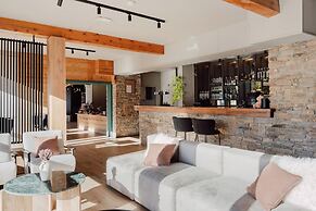 Alpeen Hotel