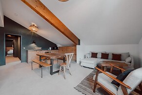 Alpeen Hotel