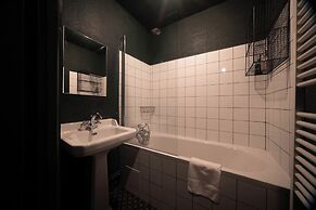 Alpeen Hotel
