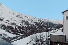 Alpeen Hotel