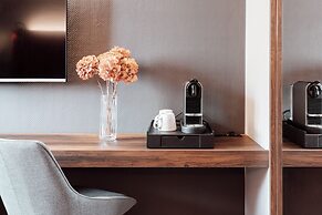 Alpeen Hotel