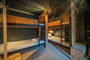 Alpeen Hotel