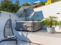 Lorena Stylish Sea View Villa