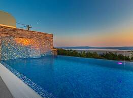 Lorena Stylish Sea View Villa