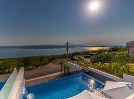 Lorena Stylish Sea View Villa