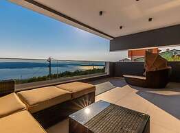 Lorena Stylish Sea View Villa