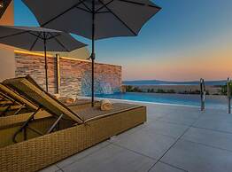 Lorena Stylish Sea View Villa
