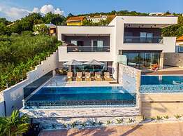 Lorena Stylish Sea View Villa