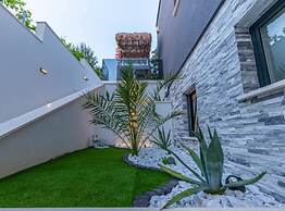 Lorena Stylish Sea View Villa