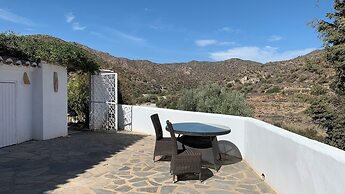 Cactus & Almonds Beautiful Holiday Hideaway