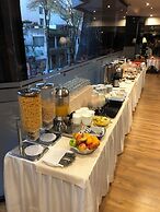 Primacy Hotel