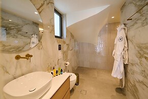 Monarco Executive Rooms