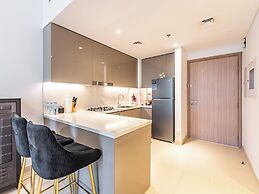 Luxury Meydan Escape Condo with City View