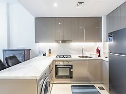 Luxury Meydan Escape Condo with City View