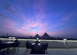 Moses Pyramids Inn