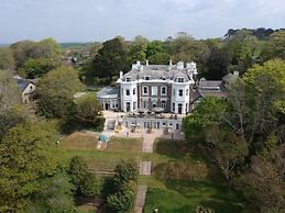 Trenython Manor Resort