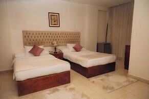 Pyramids Live View Hotel