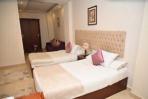 Pyramids Live View Hotel