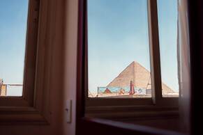 Pyramids Live View Hotel