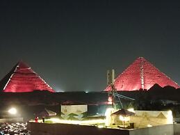 Pyramids Live View Hotel