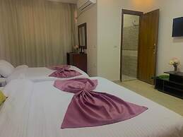 Pyramids Live View Hotel