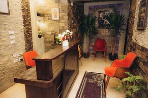 Pyramids Live View Hotel