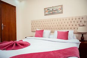 Pyramids Live View Hotel